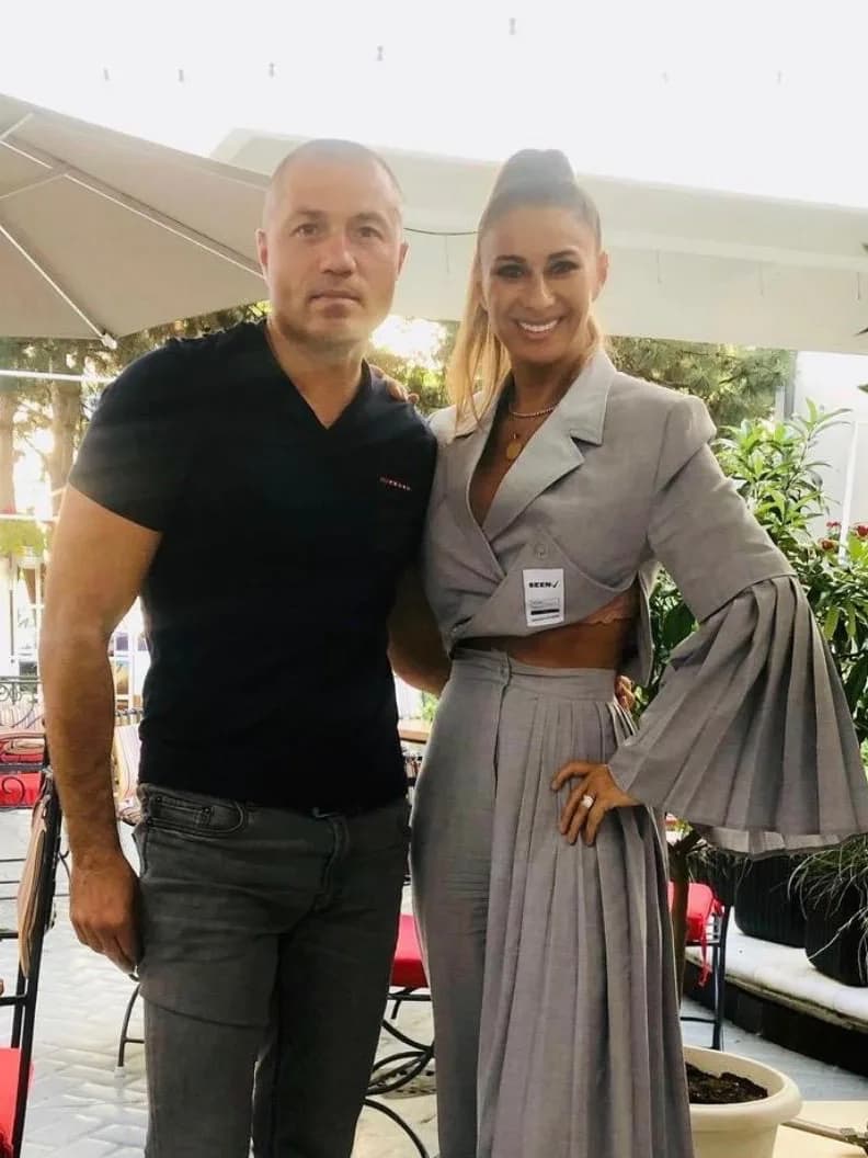 Adrian Ilie, fost internațional, alături de Anamaria Prodan