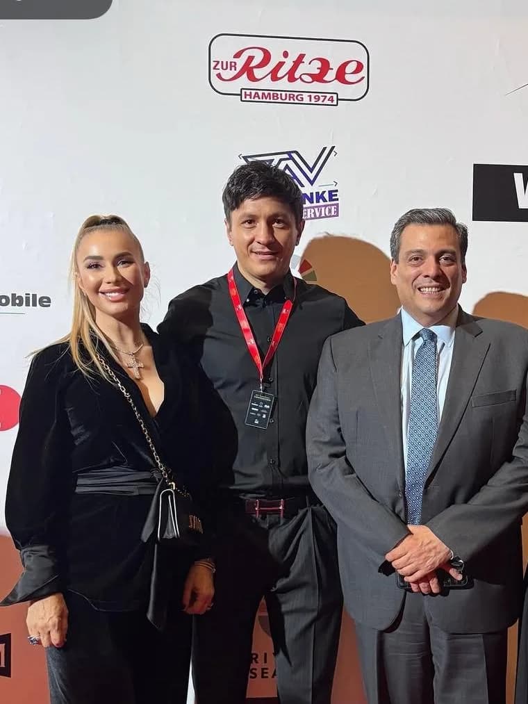 Ronald Găvril, boxer profesionist, alături de Anamaria Prodan